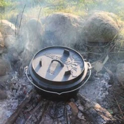 Valhal Outdoor Dutch Oven 8.4 Quarts / 8 Liter Met Pootjes Op De Deksel -BBQ Verkoop image 1039